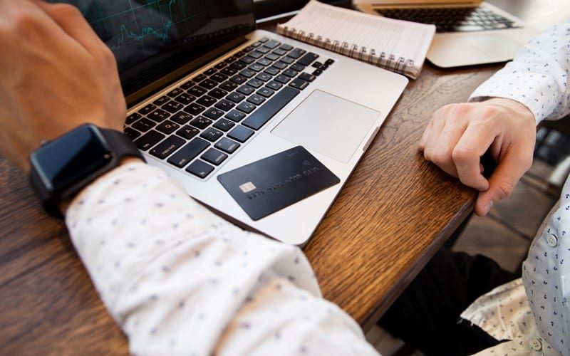 Door onduidelijke omschrijving management fee geen terugbetalingsplicht